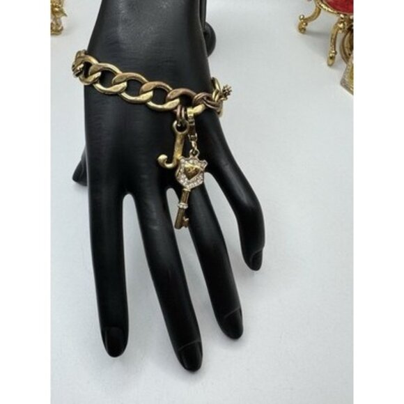 Juicy Couture Gold Tone Cuban Link Bracelet Key & J Charms Toggle Clasp Y2K - Picture 2 of 6